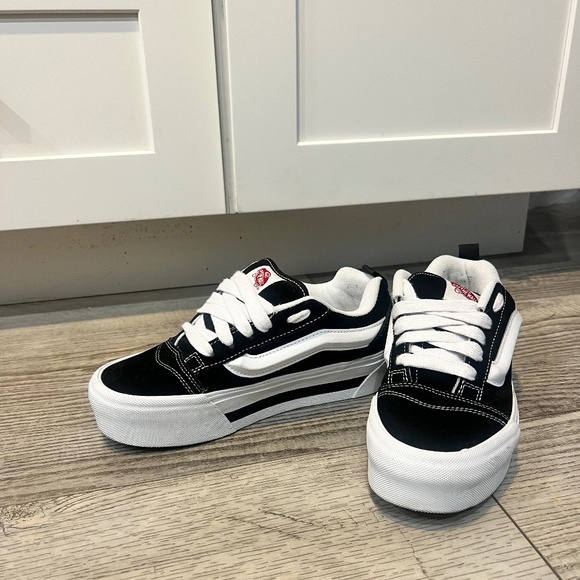 Vans Black and White Knu Stack unisex US Mens 6 Women 7.5 - Picture 1 of 6
